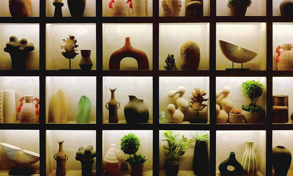 Jarrones en Estanteria-Decoración